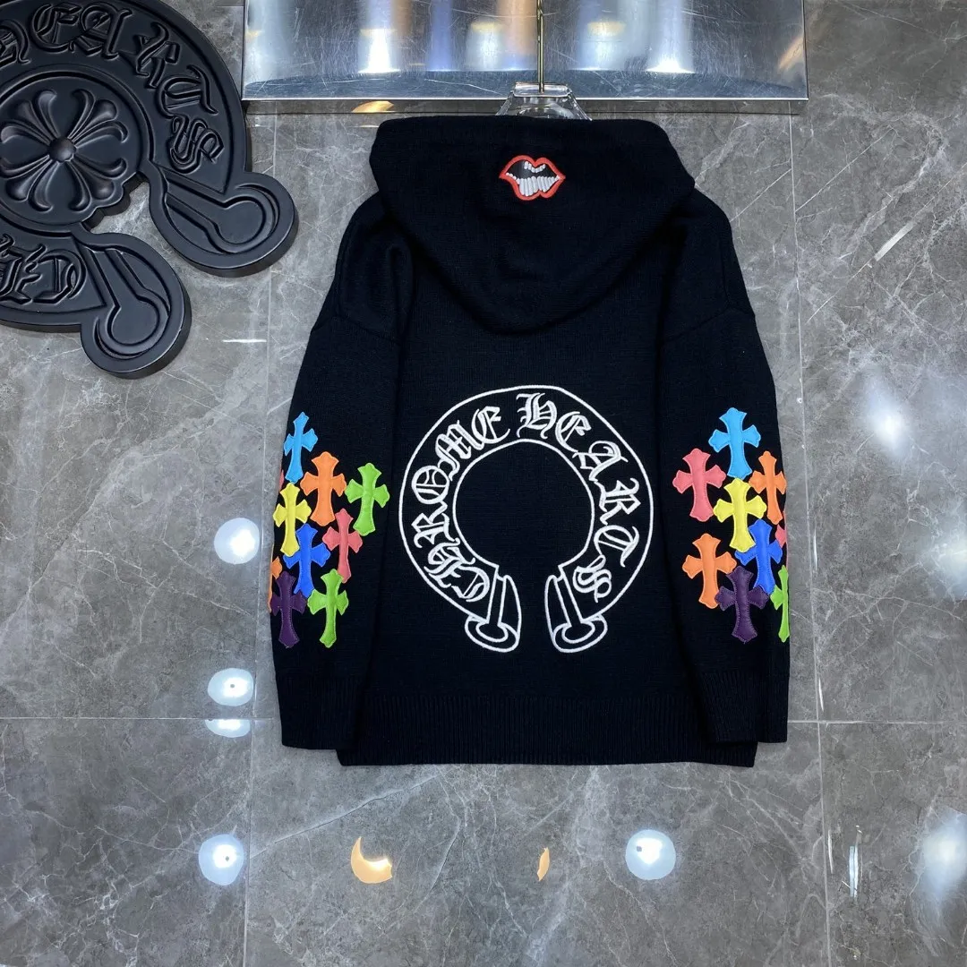 P316 Chrome Hearts 🍁Autumn and winter sweater series🍁 Heavy-duty colorful sweater with red mouth embroidery on both arms, 20 pieces of imported color patchwork leather on both sleeves ➕Tajima machine embroidery process, selected high-quality wool blended knitted fabric, non-market ordinary version 🌈Recommended color: black 🌈Cardage: S, M, L, XL